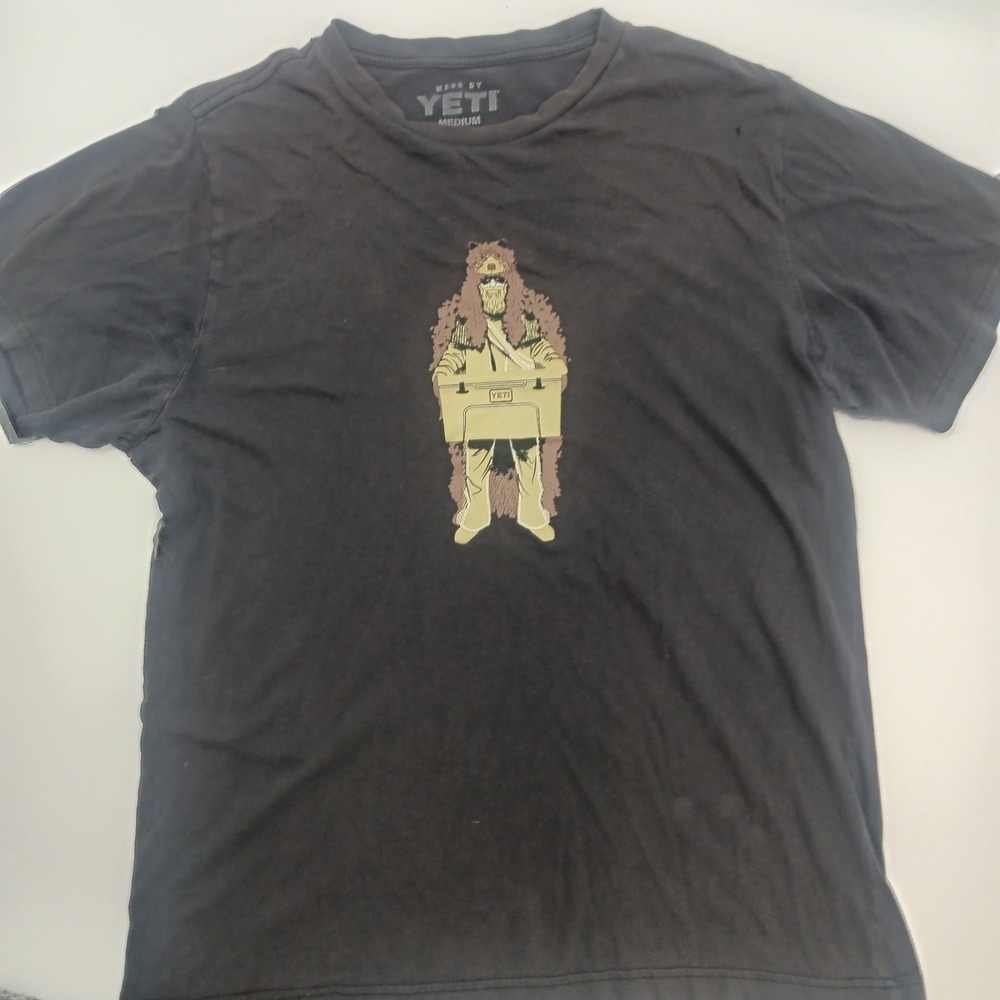 YETI Mens Mountain Man Bear Skin Cooler Graphic Black S/S T-Shirt size‎ M